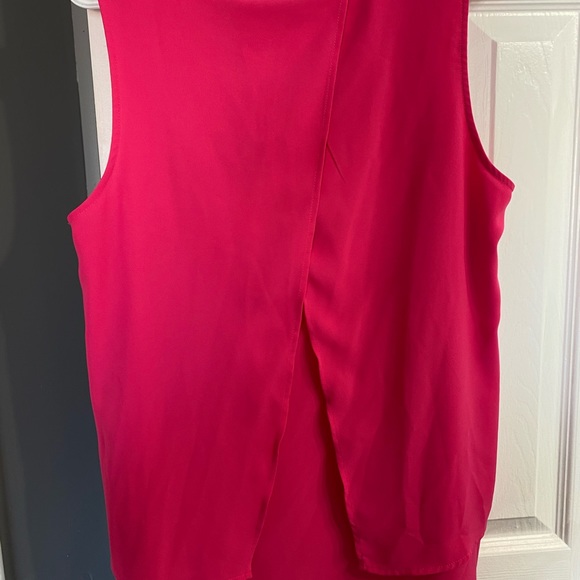 Sleeveless Blouse - Picture 3 of 3